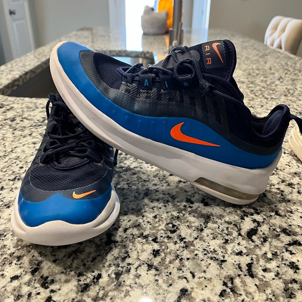 Nike Air Max Axis blue